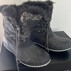 Women’s fuzzy boots Sz 7